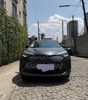 Photo - Toyota C-HR Limited 2021 Gray