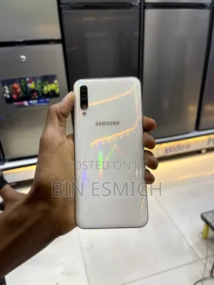 Photo - Samsung Galaxy A50 128 GB White