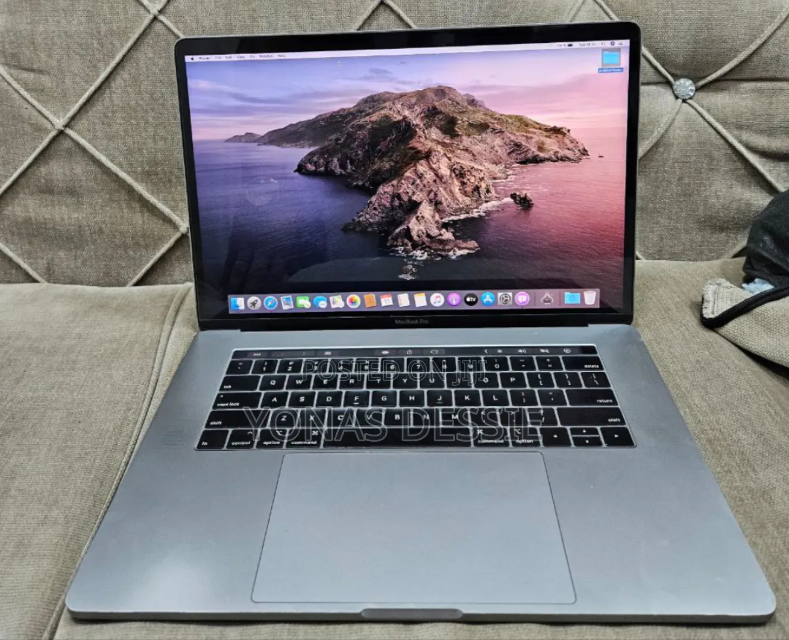 New Laptop Apple MacBook Pro 2019 16GB Intel Core I9 SSD 512GB