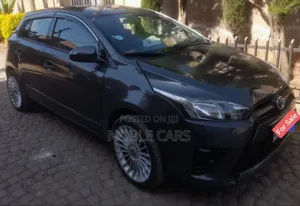 Photo - Toyota Yaris 2014 Gray