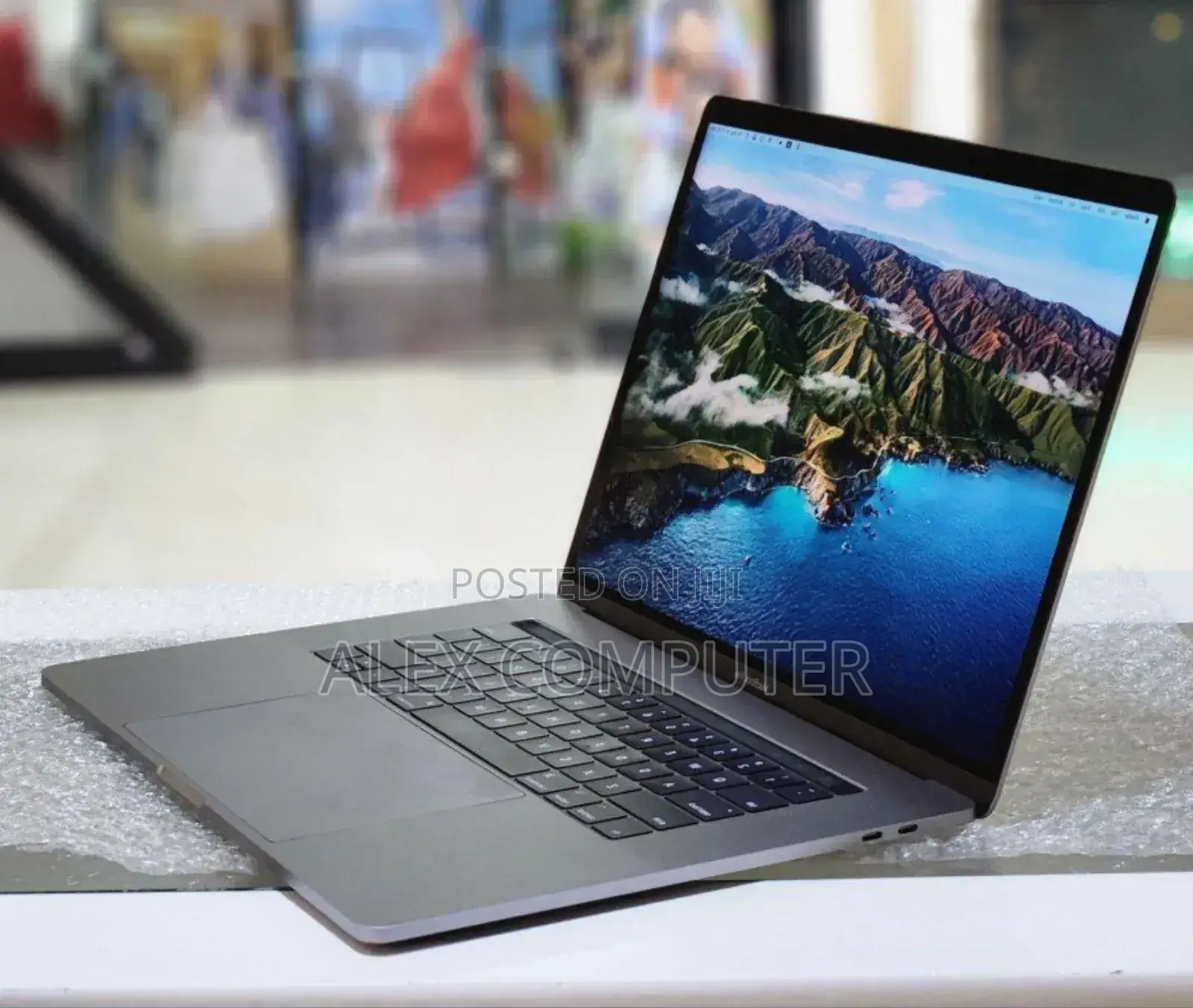 New Laptop Apple MacBook Pro 2017 16GB Intel Core I7 SSD 512GB