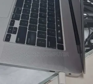 New Laptop Apple MacBook Pro 2019 16GB Intel Core I7 SSD 512GB