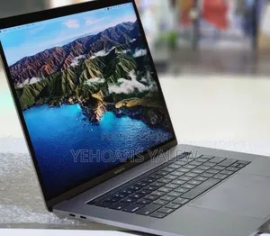Photo - New Laptop Apple MacBook Pro 2017 16GB Intel Core I7 SSD 512GB