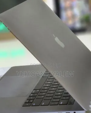 New Laptop Apple MacBook Pro 2017 16GB Intel Core I7 SSD 512GB