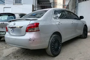 Toyota Yaris 2010 Silver