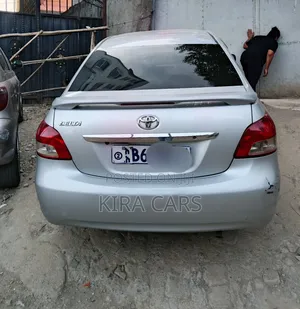 Toyota Yaris 2010 Silver