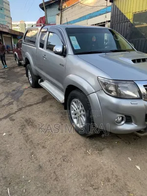 Photo - Toyota Hilux 3.0 D-4D 4x4 2015 Silver