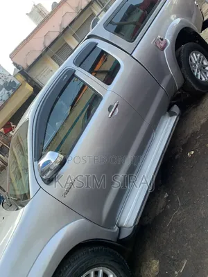 Toyota Hilux 3.0 D-4D 4x4 2015 Silver