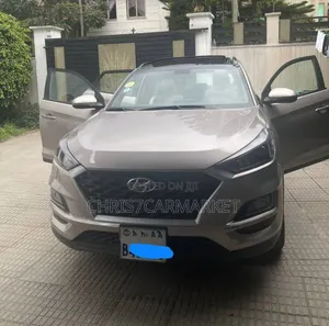 Photo - Hyundai Tucson SE FWD 2020 Gold