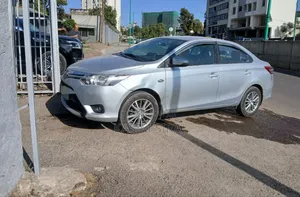 Toyota Yaris L Hatchback 5dr 2015 Silver