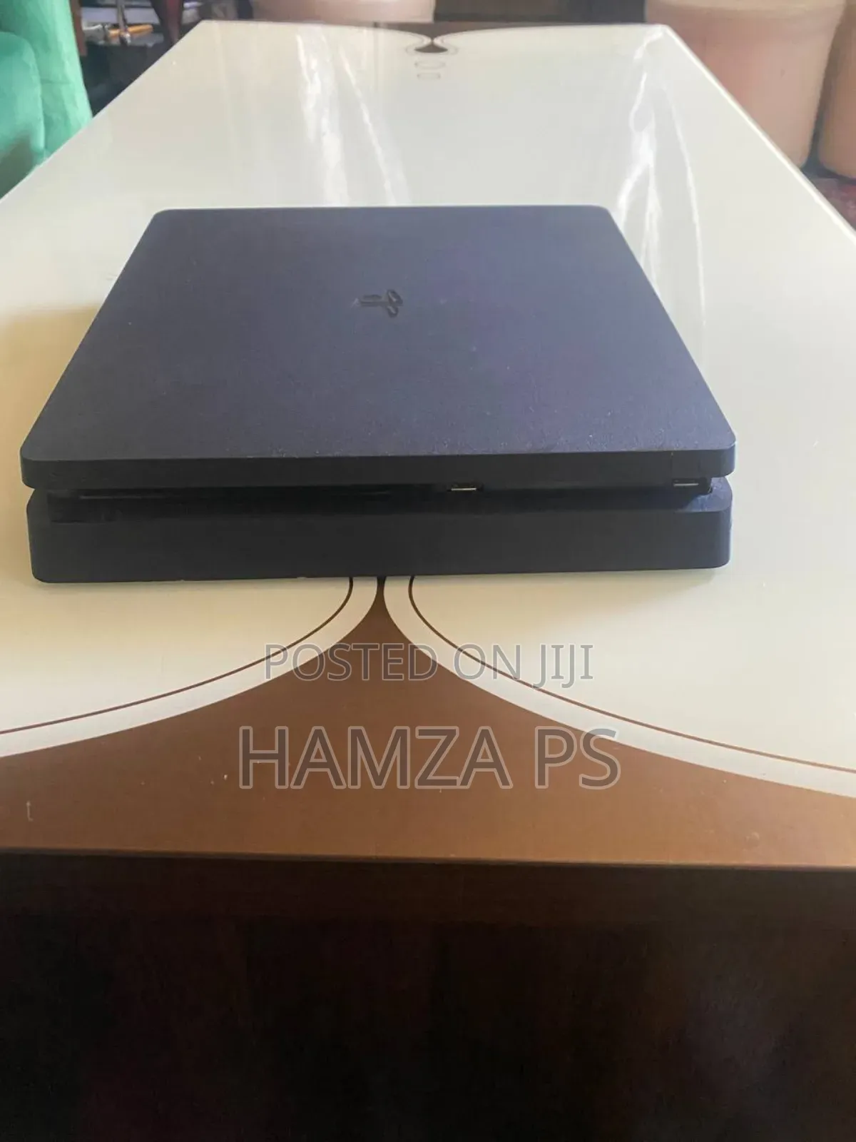 Playstation 4 Slim በቅናሽ