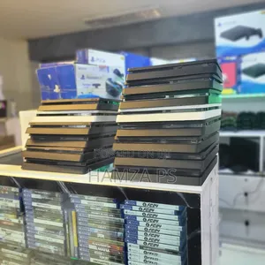 Photo - Ps4 Slim Jailbreak እጃችን ላይ ያሉ Playstation 4 Slim