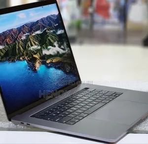 New Laptop Apple MacBook Pro 16GB Intel Core I7 SSD 512GB