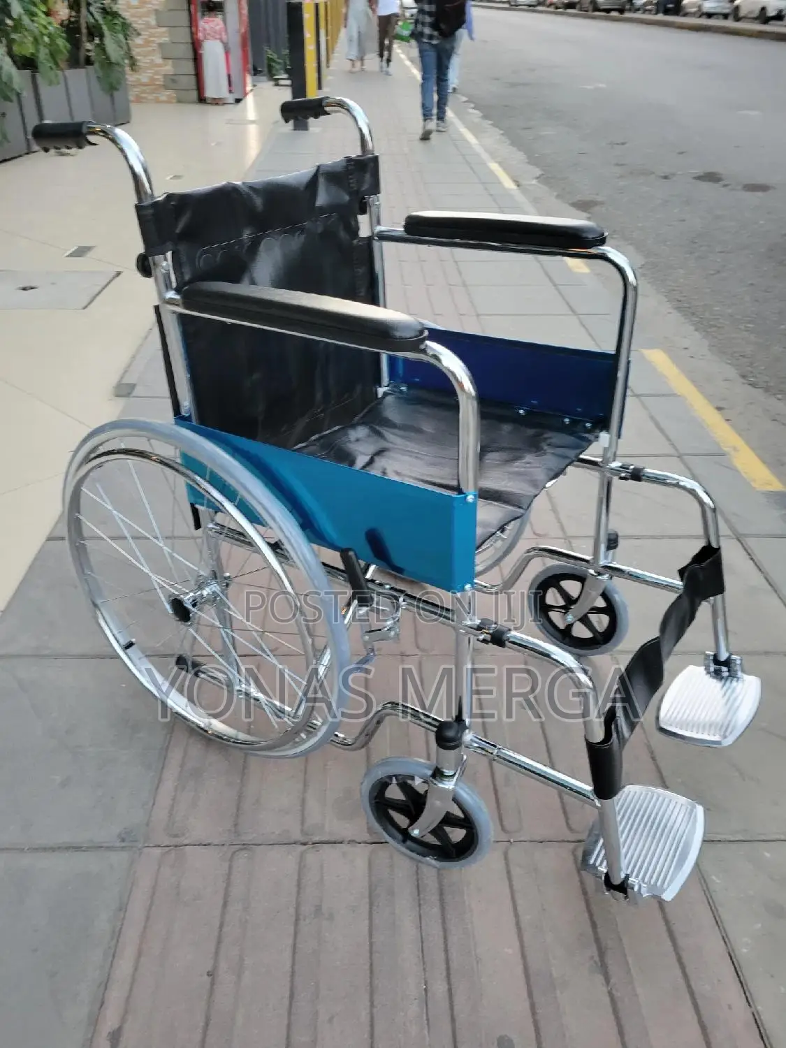 Lightweight Wheelchair for Adults臨፧Padded Seat - Standard, Blue Black
