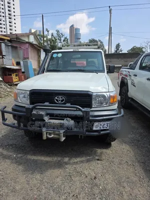 Photo - Toyota Land Cruiser 2015 White