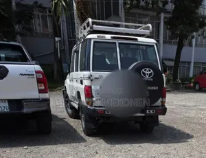 Toyota Land Cruiser 2015 White
