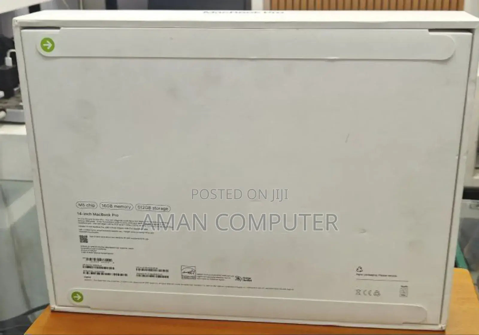 New Laptop Apple Macbook Pro 2025 M5 14-Inch 16GB Intel SSD 512GB
