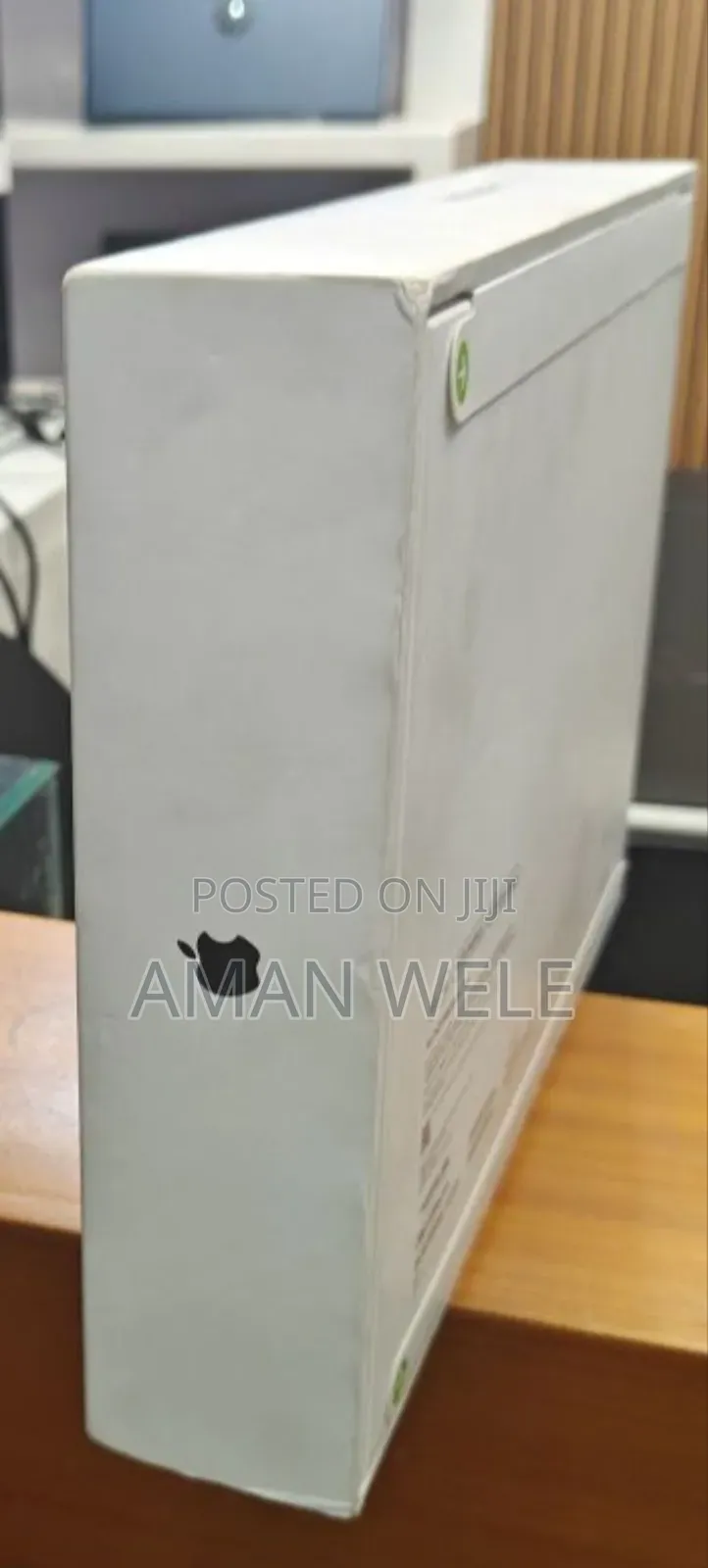 New Laptop Apple Macbook Pro 2025 M5 14-Inch 16GB Intel SSD 512GB