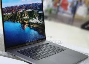 Photo - New Laptop Apple MacBook Pro 2017 16GB Intel Core I7 SSD 512GB