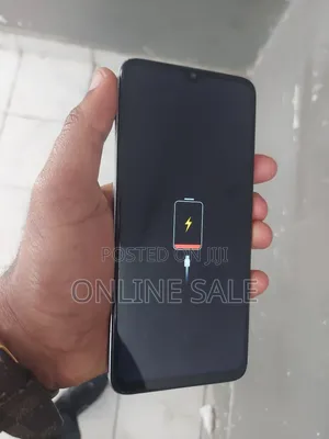 Photo - Infinix Hot 30i 128 GB White