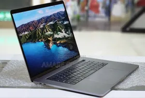 Photo - New Laptop Apple MacBook Pro 2017 16GB Intel Core I7 SSD 512GB