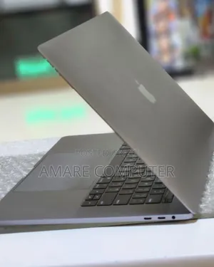 New Laptop Apple MacBook Pro 2017 16GB Intel Core I7 SSD 512GB