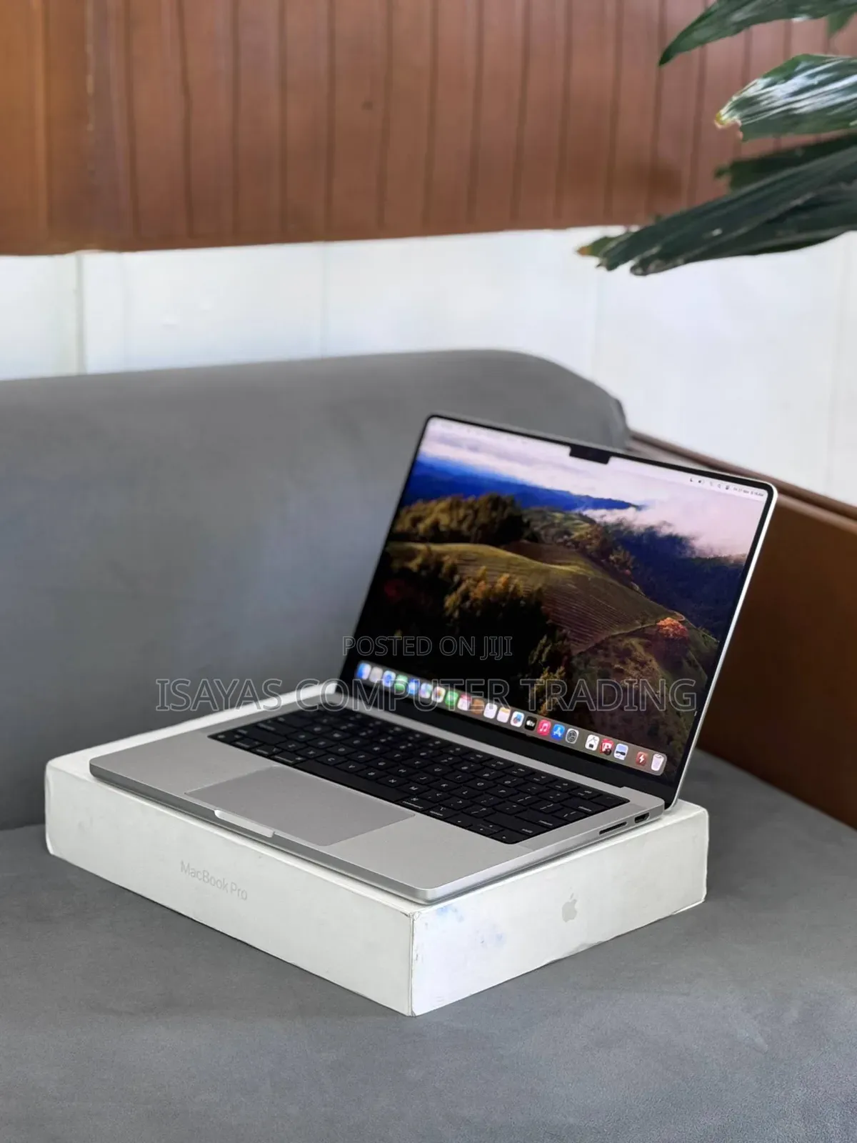 New Laptop Apple MacBook Pro 2023 M3 14-Inch 8GB SSD 512GB