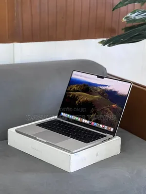 New Laptop Apple MacBook Pro 2023 M3 14-Inch 8GB SSD 512GB