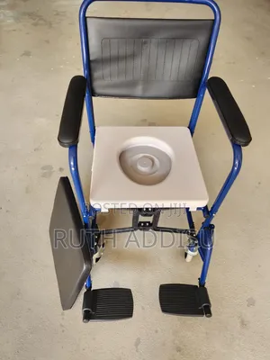 Photo - Commode Wheelchair輕巧foldable Wheelchair考試wheelchair三年wheelchair Medica