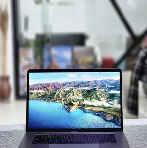 Photo - New Laptop Apple MacBook Pro 2017 16GB Intel Core I7 SSD 512GB