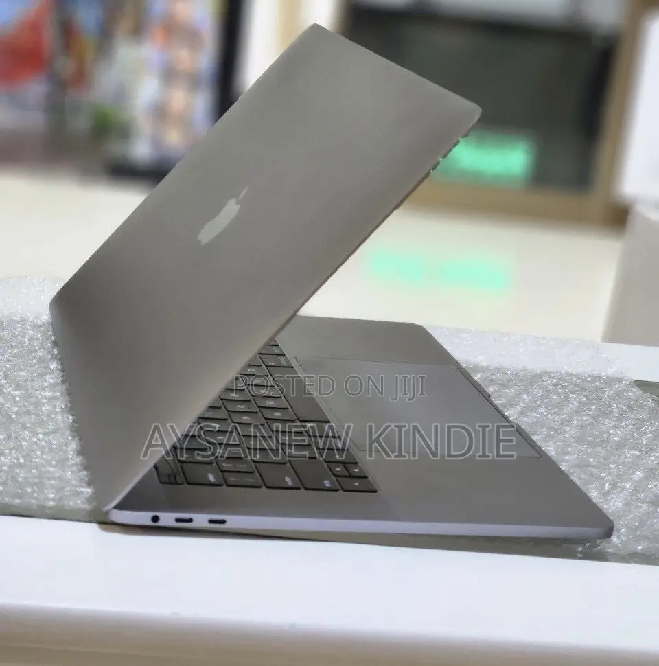 New Laptop Apple MacBook Pro 2017 16GB Intel Core I7 SSD 512GB