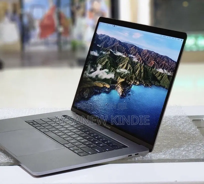 New Laptop Apple MacBook Pro 2017 16GB Intel Core I7 SSD 512GB