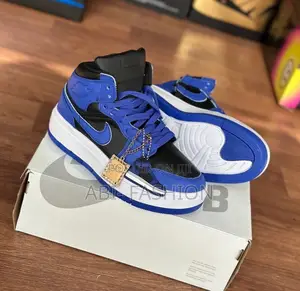 Photo - Nike Air Jordan 1 Hyper Royal Double