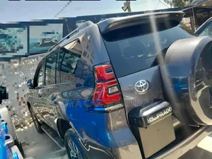 Photo - New Toyota Land Cruiser 2023 Gray