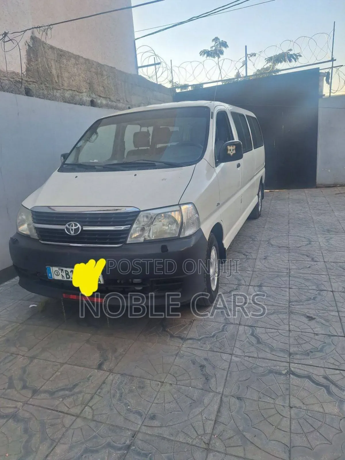 Toyota HiAce 2011 White