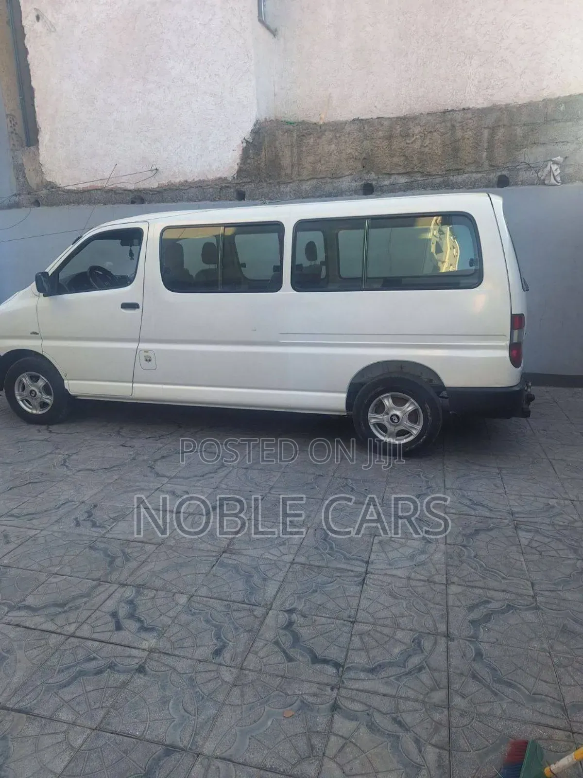 Toyota HiAce 2011 White