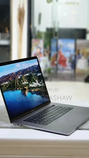 New Laptop Apple MacBook Pro 2017 16GB Intel Core I7 SSD 512GB