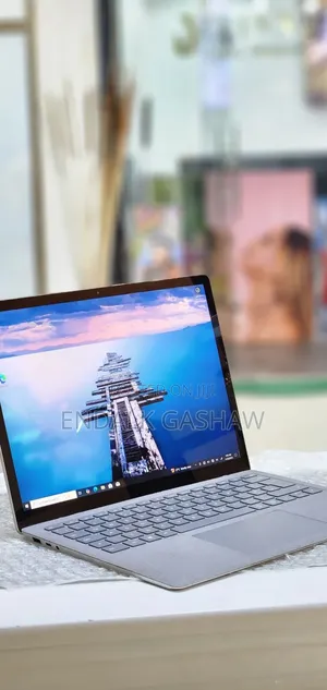 New Laptop Microsoft Surface 8GB Intel Core I5 SSD 512GB