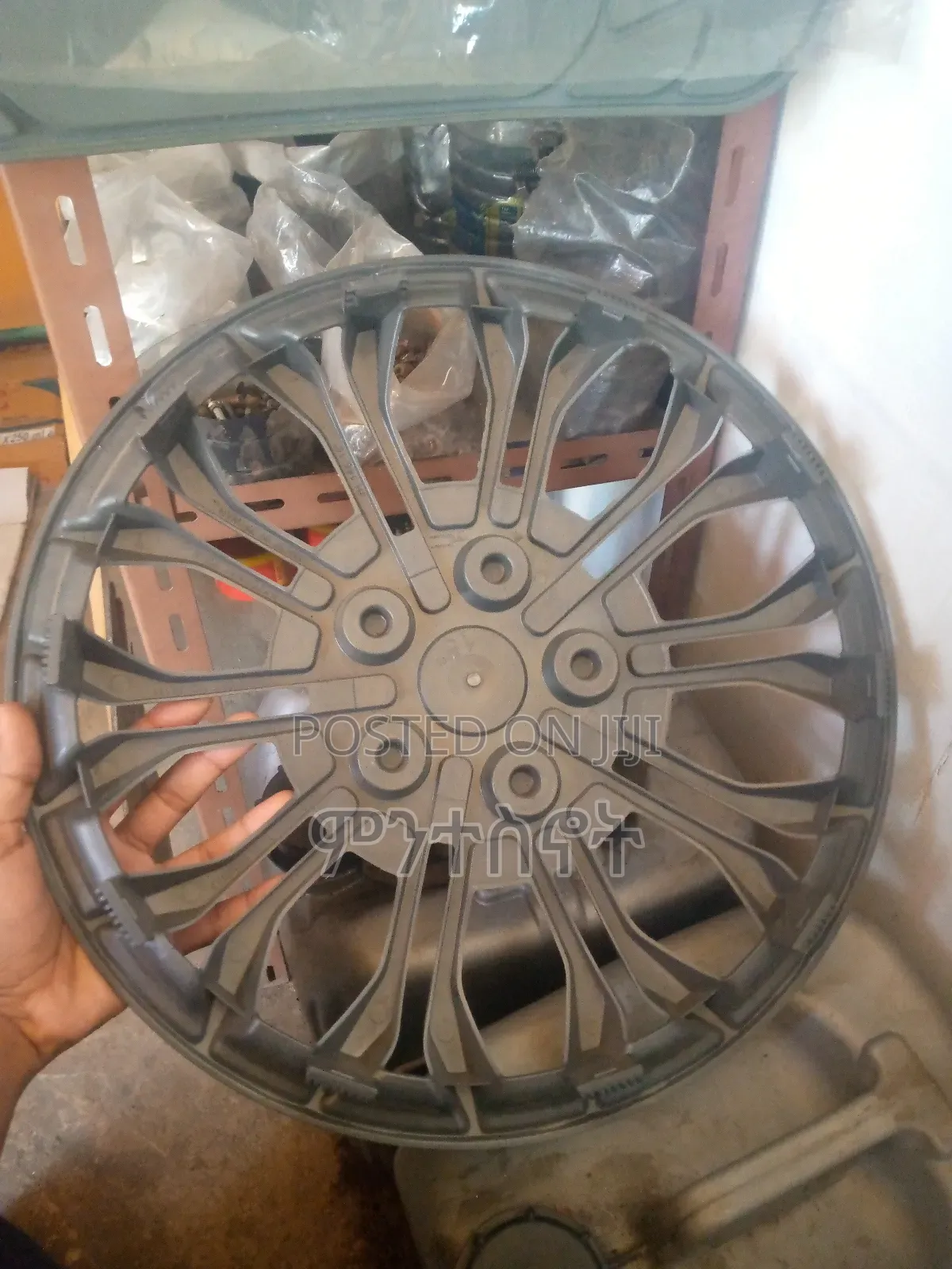 Tire Wheel Ornament የመኪና ቸርኬ ጌጥ