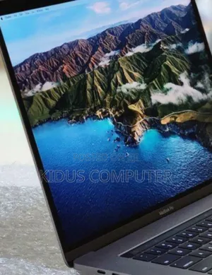 Photo - New Laptop Apple MacBook Pro 2017 16GB Intel Core I7 SSD 512GB