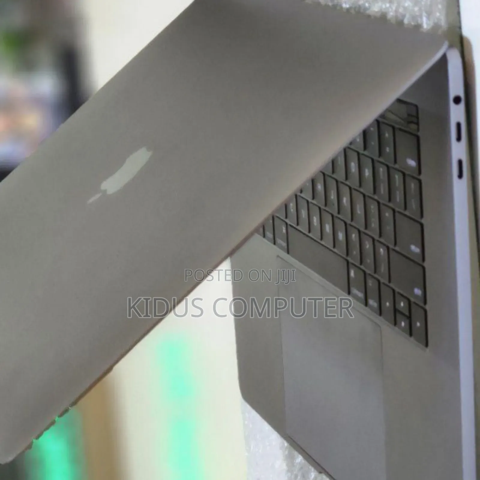 New Laptop Apple MacBook Pro 2017 16GB Intel Core I7 SSD 512GB