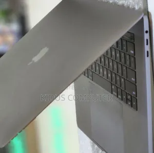 New Laptop Apple MacBook Pro 2017 16GB Intel Core I7 SSD 512GB