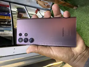 Photo - Samsung Galaxy S22 Ultra 128 GB Purple