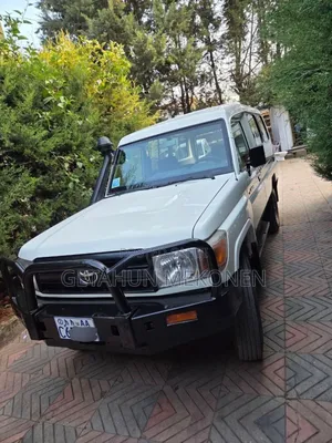 Toyota Land Cruiser 2016 White