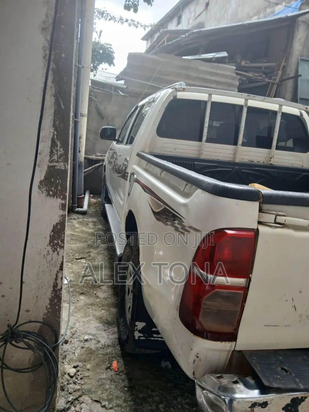 Toyota Hilux 2010 White