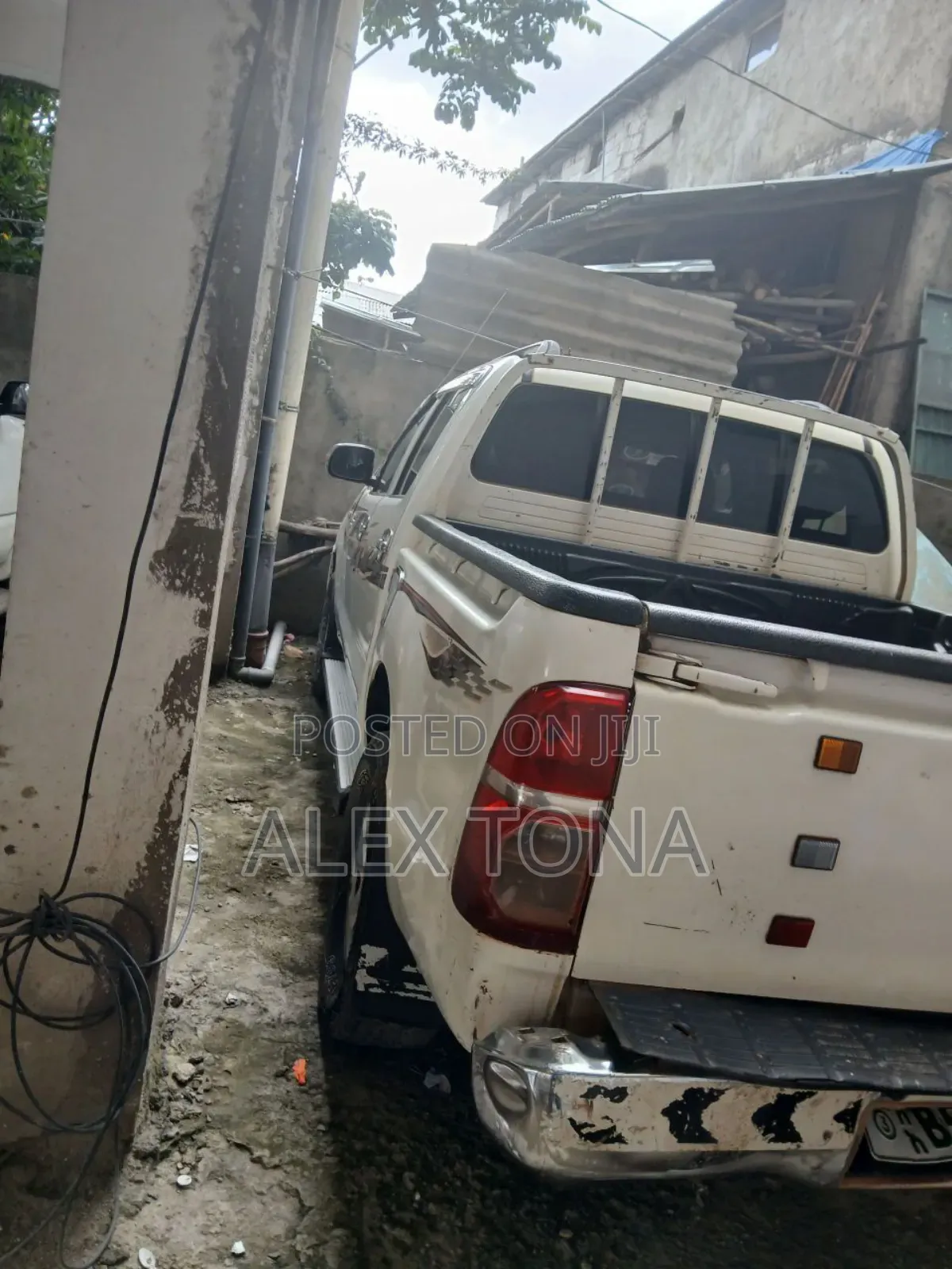Toyota Hilux 2010 White