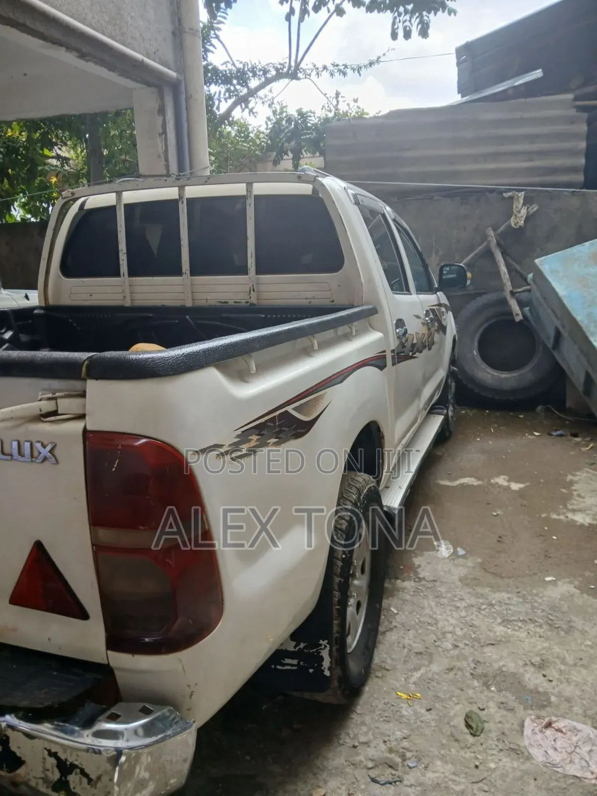 Toyota Hilux 2010 White
