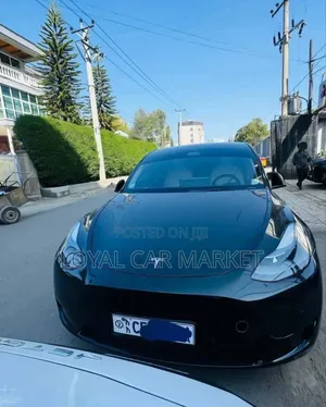 Photo - Tesla Model Y 2023 Black