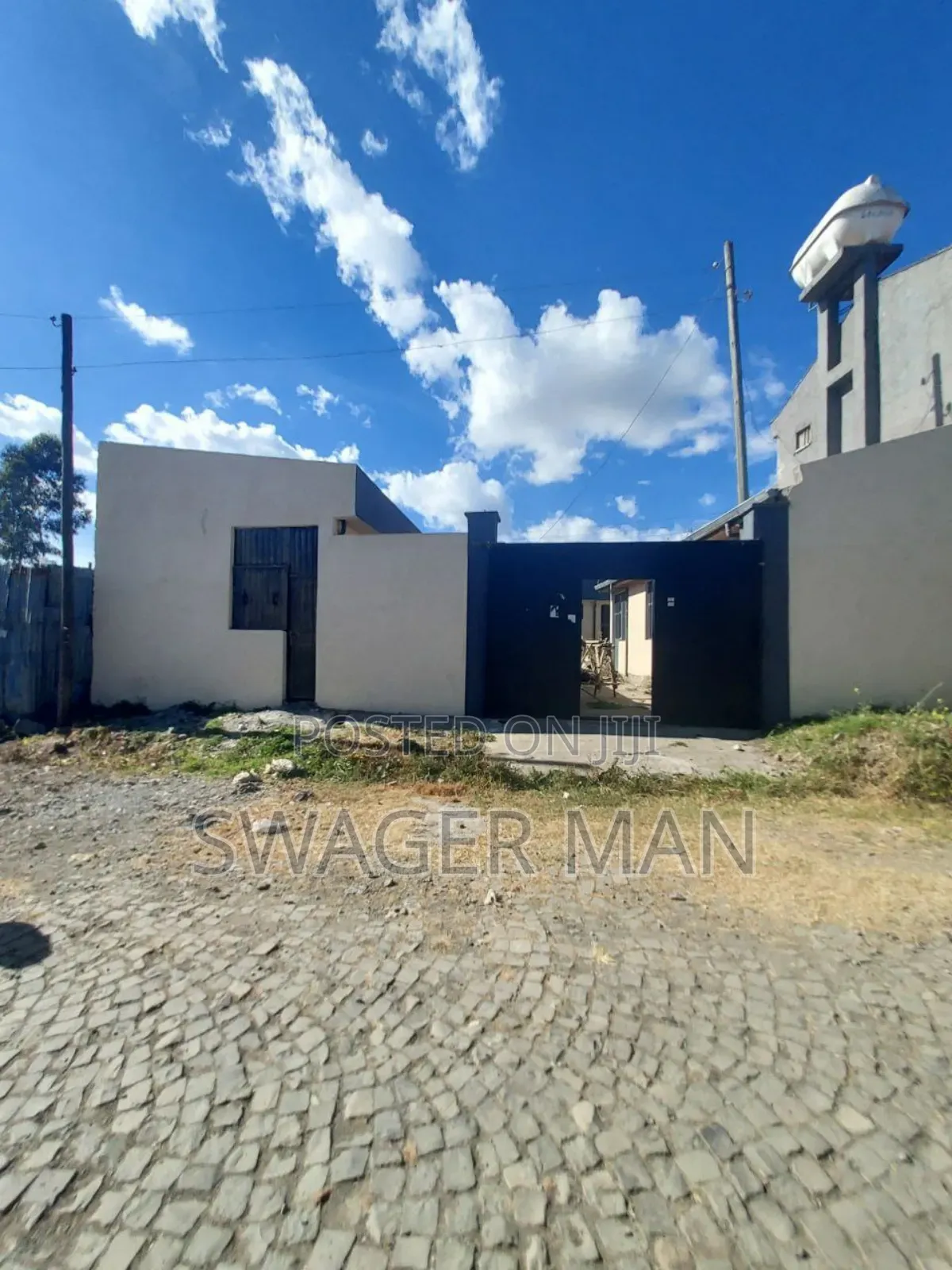 8bdrm Villa in Tafo, Yeka for sale