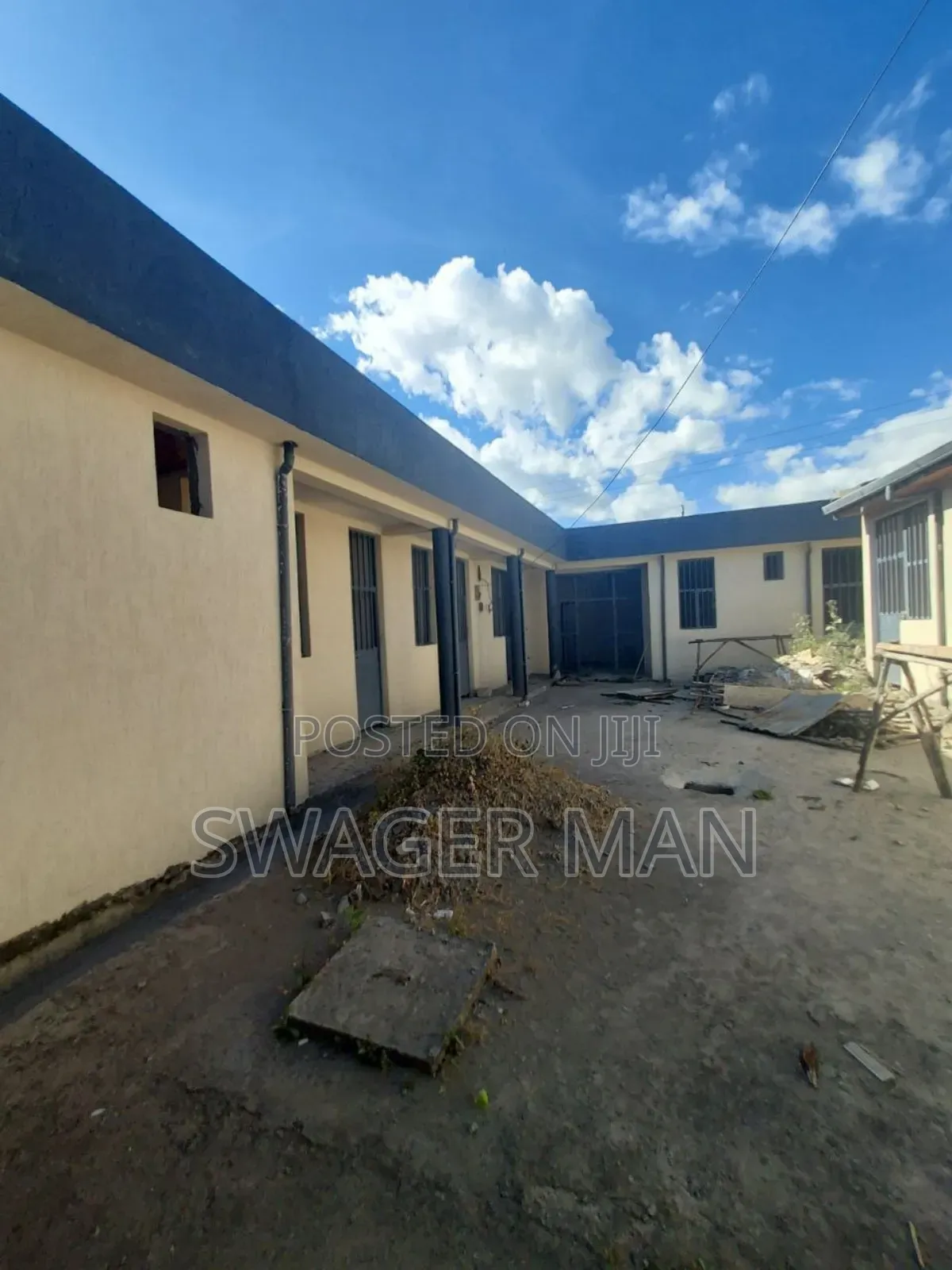 8bdrm Villa in Tafo, Yeka for sale